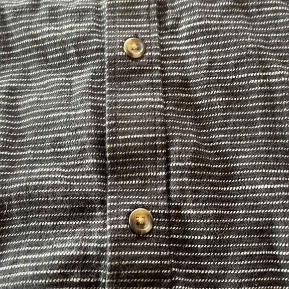 Old navy shirt - Picture 3 of 4